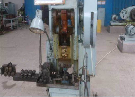 Special punch for punching oil return hole of piston ring